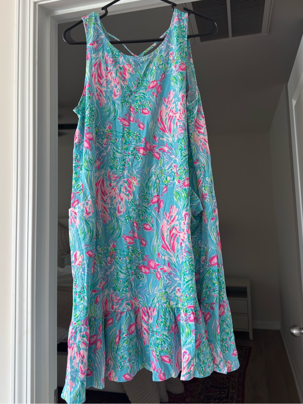 Lilly Pulitzer Large V back dress